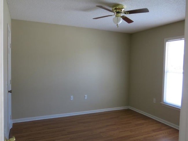Building Photo - 230 Lanier Dr