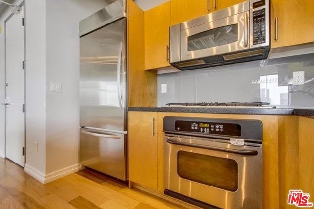 Foto del edificio - 330 W 11th St