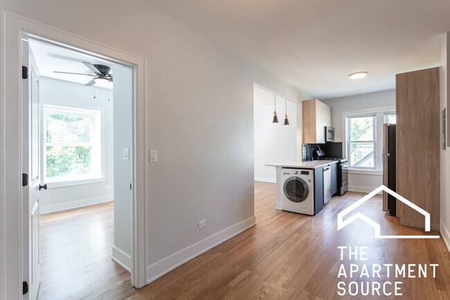 Foto del edificio - 4011 N Lowell Ave