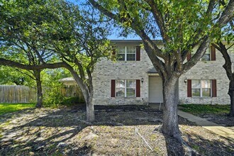 Building Photo - 1901 Woodsman Dr