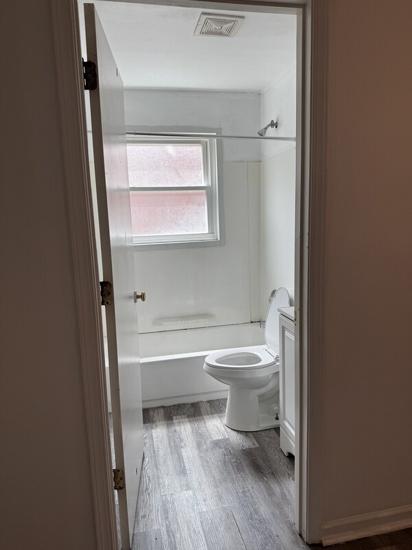 Foto del edificio - 246 Basswood Ave