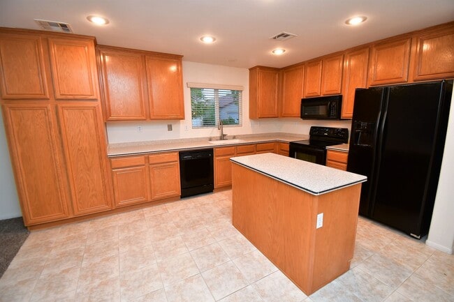 Building Photo - 3 Bed - 1 Story House - Southern Highlands...