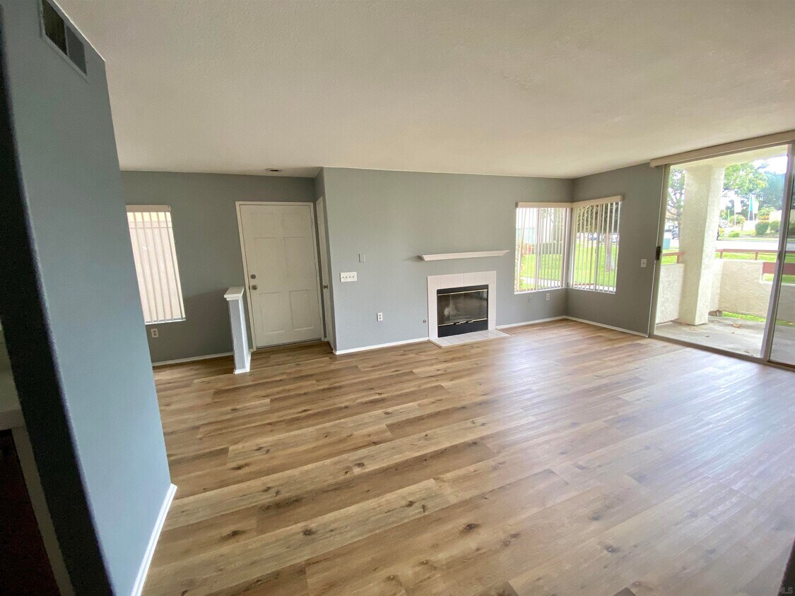 Primary Photo - 400 Stoney Point Way