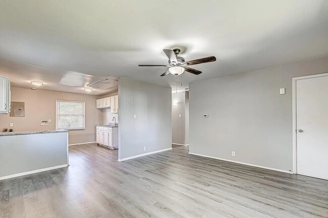 Building Photo - 1302 Brummit Ln