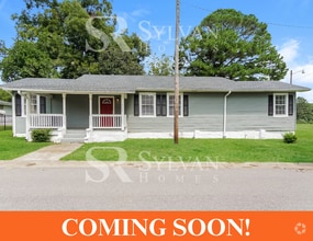 Building Photo - 504 8th St