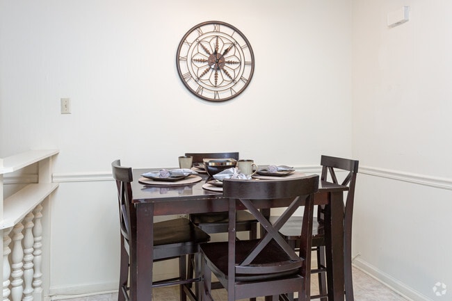 1 BR, 1 BA - 725 SF - Savoy Plaza