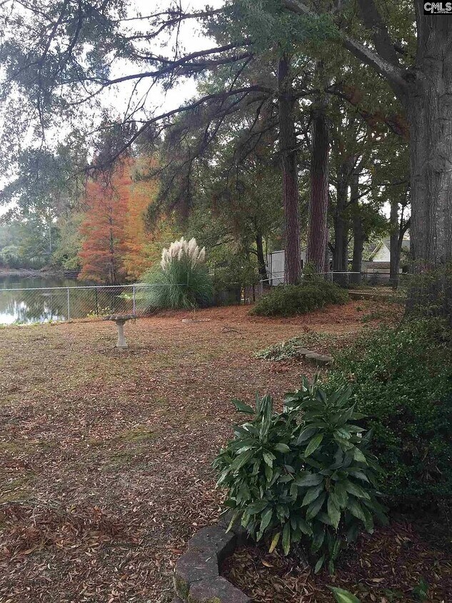 Foto del edificio - 215 Laurel Meadows Dr