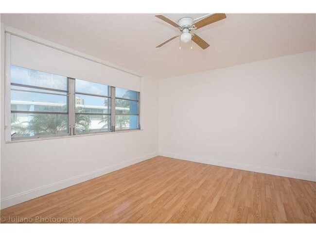 Foto del edificio - 9455 Bay Harbor Terrace