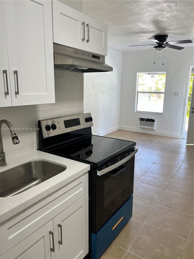 Foto del edificio - 2588 NE 182nd Terrace