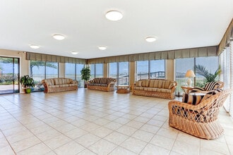 Building Photo - 3240 S Fletcher Ave