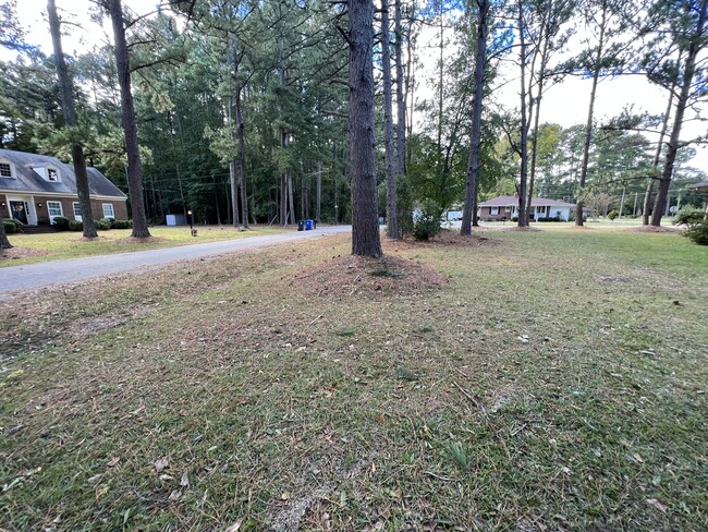 Building Photo - 301 Cobb Dr