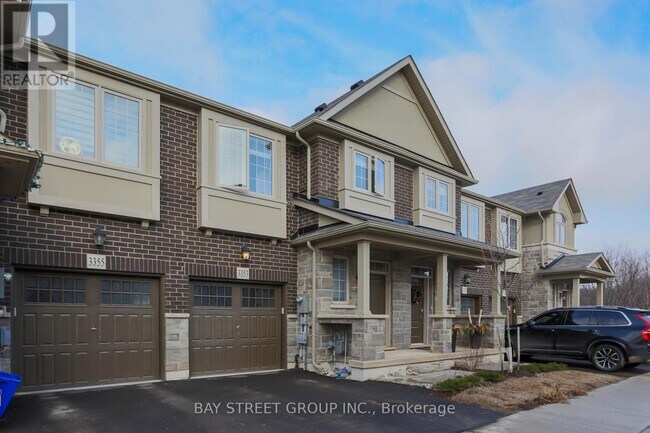 Photo du bâtiment - 3353 Mockingbird Common