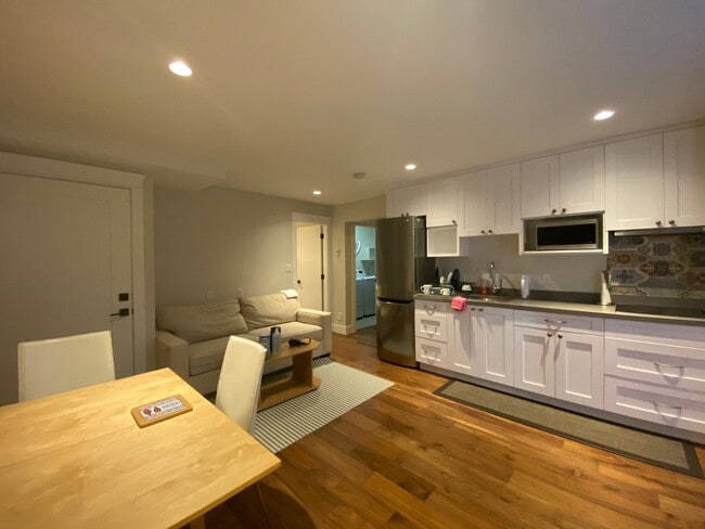 Building Photo - 437 18th Av W