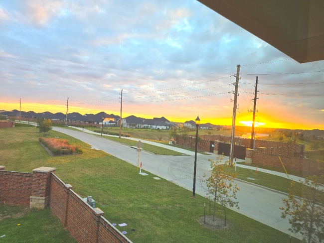 Building Photo - 27139 Blue Pool Dr