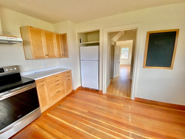 Building Photo - 3 Bedroom Home on a Working Livestock Farm