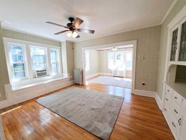 dining and living - 127 Malvern Rd