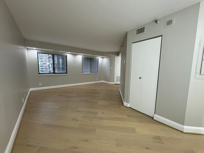 Building Photo - Direct Indoor Access to Ballston Metro with this Luxury 1 Bedroom 1 Bath Condo in Beautiful Alta ...