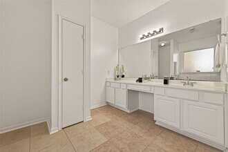 Building Photo - 16315 April Ridge Dr