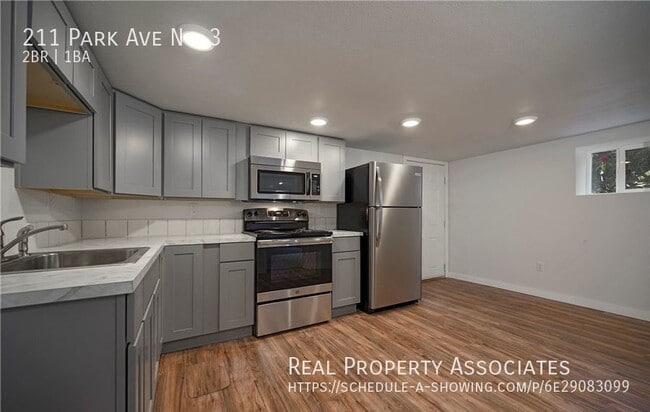 Building Photo - 211 Park Ave N