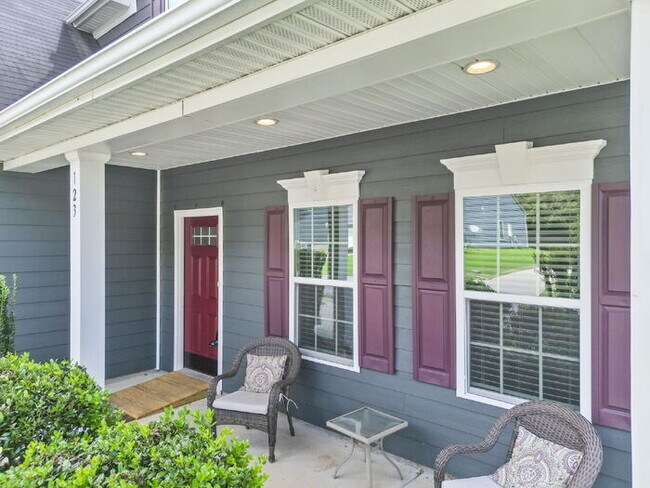 Foto del edificio - Charming 4-Bedroom Retreat with Cozy Fireplace in Fountain Inn