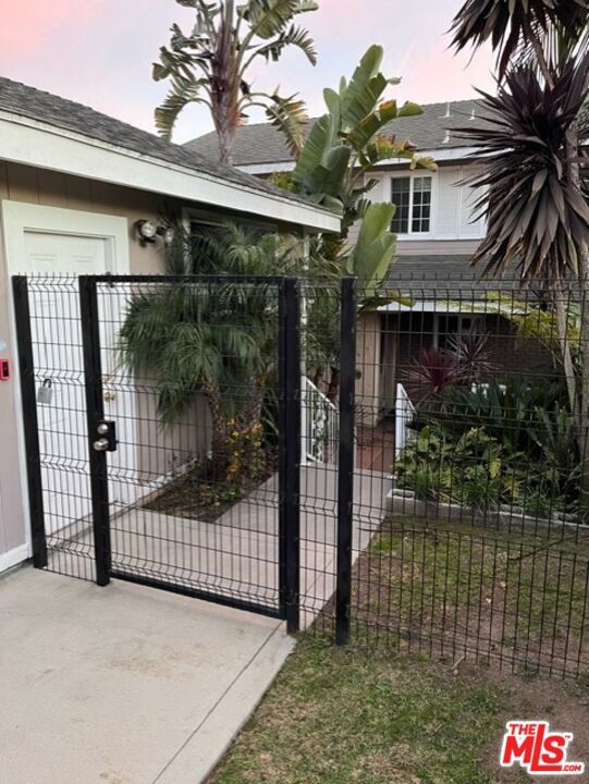 Foto del edificio - 7830 W 83rd St