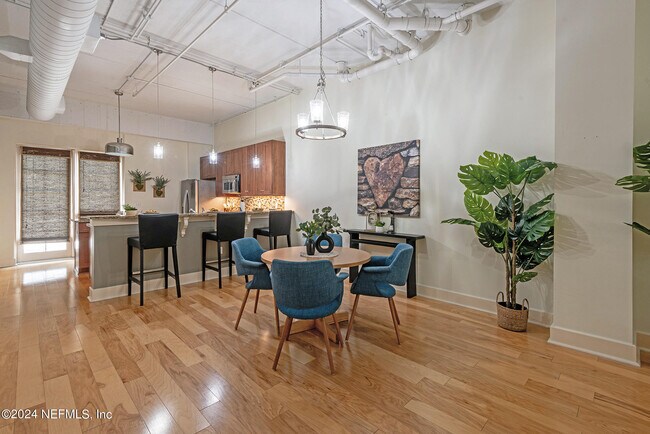 Foto del edificio - 1661 Riverside Ave