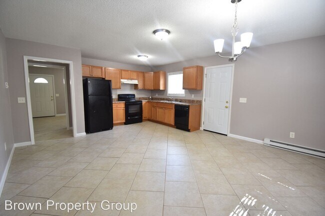 Foto del edificio - 4 br, 1.5 bath House - 655 Walker St