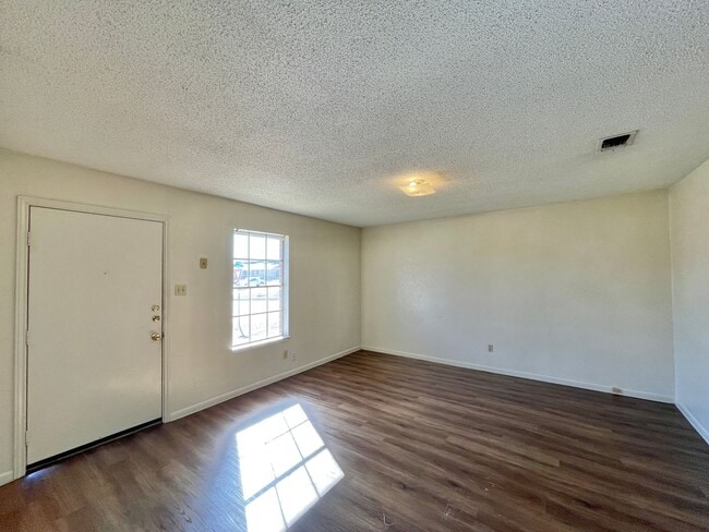 Foto del edificio - 624 Sunset Ln