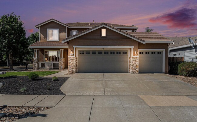 Foto del edificio - Beautiful 5-Bedroom Brentwood Home with 3-...