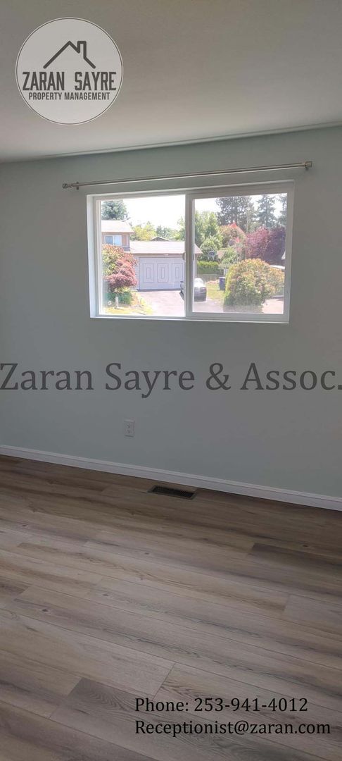 Building Photo - Fully Renovated 4 Bedroom on Quiet Cul-de-sac