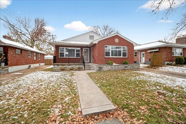 Building Photo - Duplex Alone