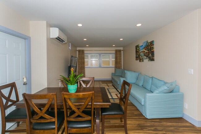 Building Photo - 1008 Koko Head Ave