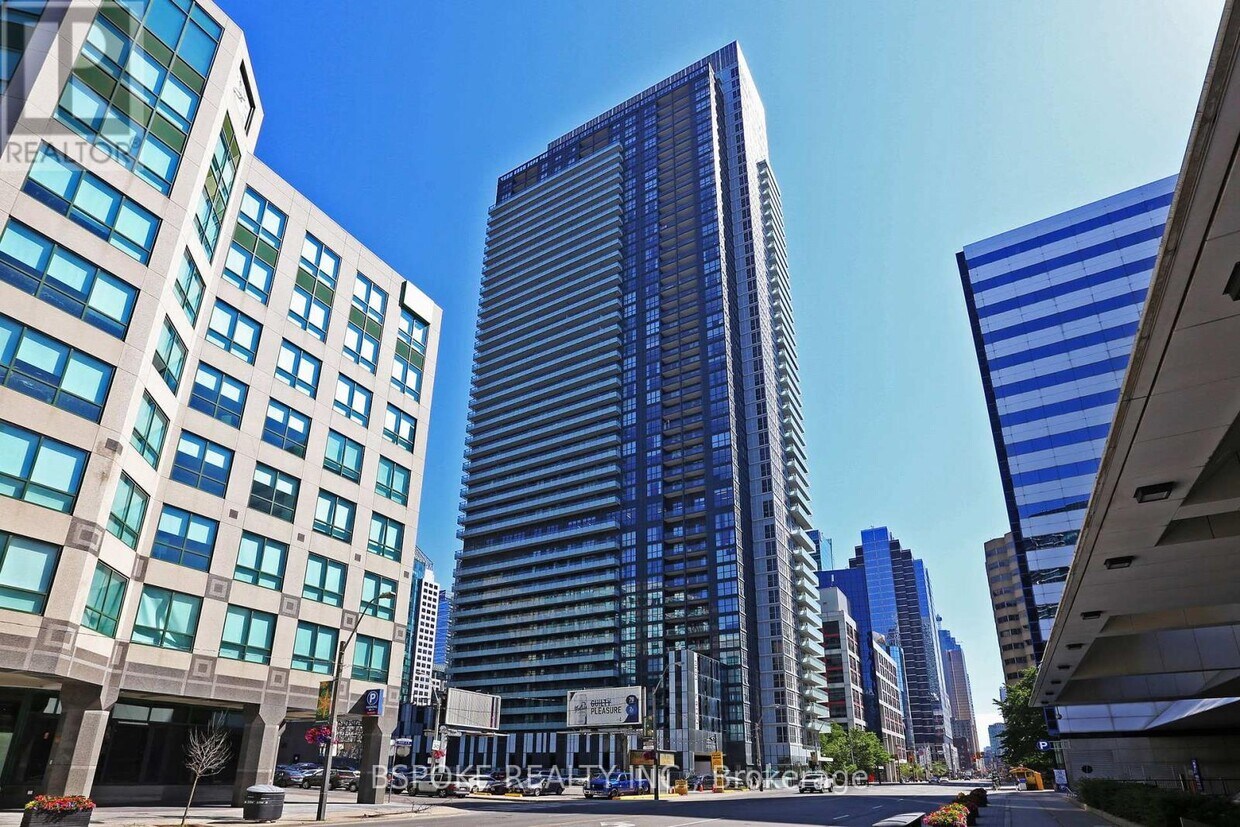 Photo principale - 300-2300 Front St W