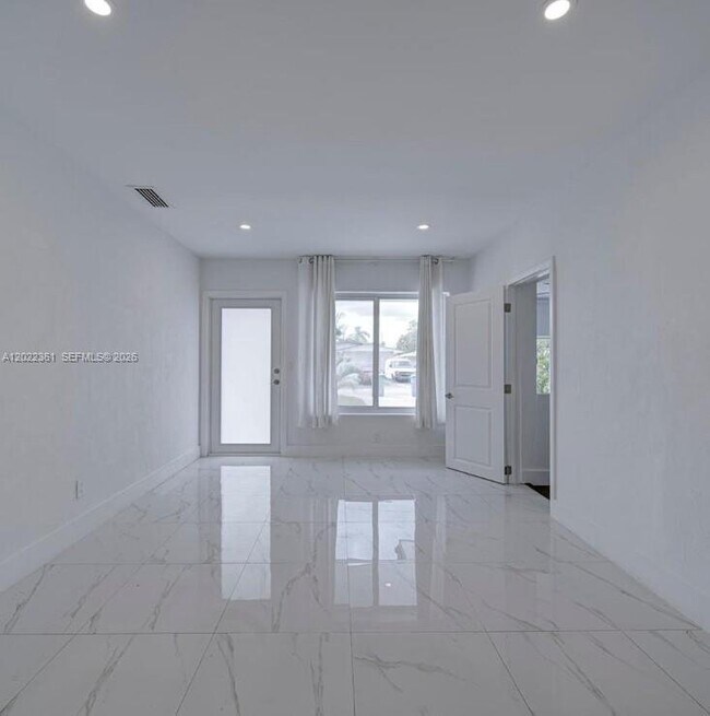 Building Photo - 6561 SW 30th St