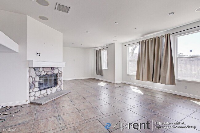 Building Photo - 4 br, 3.5 bath House - 1006 Calle De Los A...