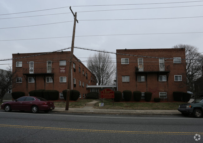 Foto del edificio - Elkins Court Apartments