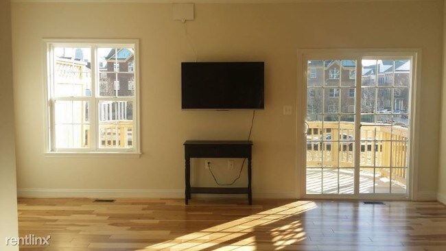 Foto del edificio - 4 br, 3.5 bath Townhome - 877 Ryan St