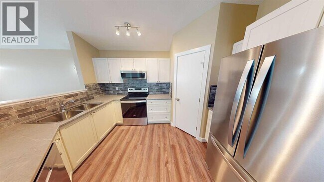 Photo du bâtiment - B,7418 114 Street