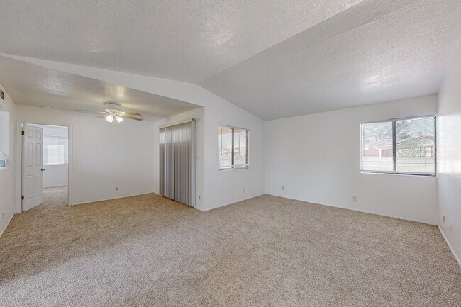 Building Photo - 576 Bahama Dr SE
