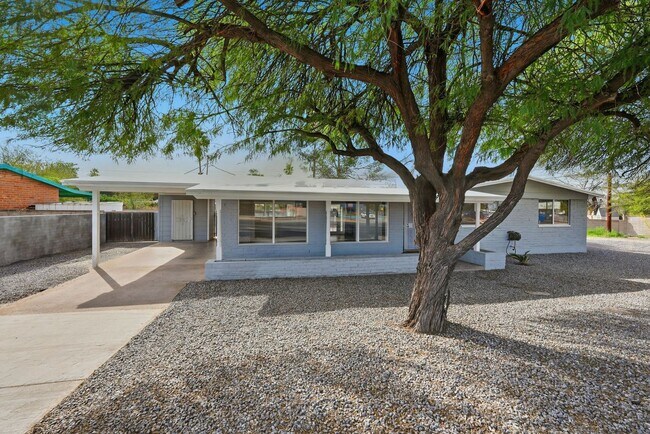 Foto del edificio - Pending/ Rented - Spacious 3-Bed, 2-Bath East Tucson Home with Large Yard & Open Layout