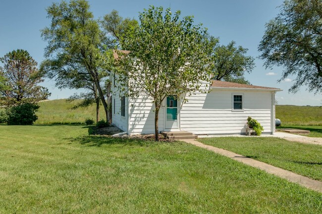 Building Photo - Country House in the Rock Creek School Dis...