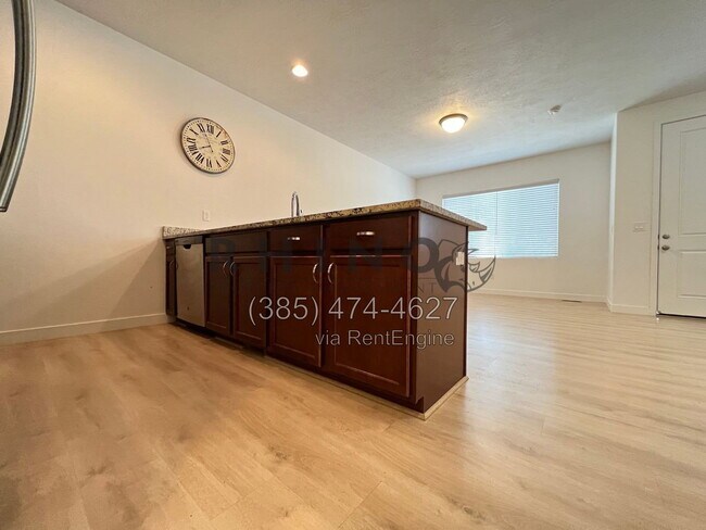 Building Photo - 1248 W Saddlebred Way