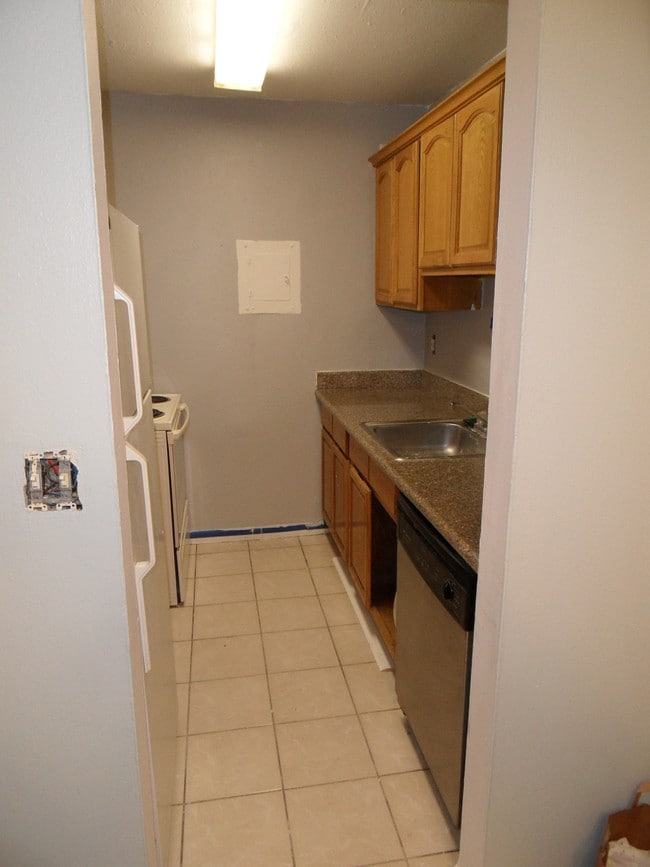 Kitchen - 2700 NW 39th Way