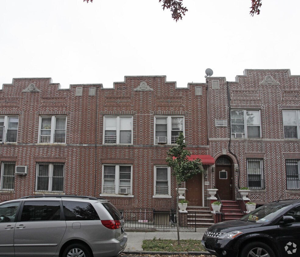 Building Photo - 848 44th St