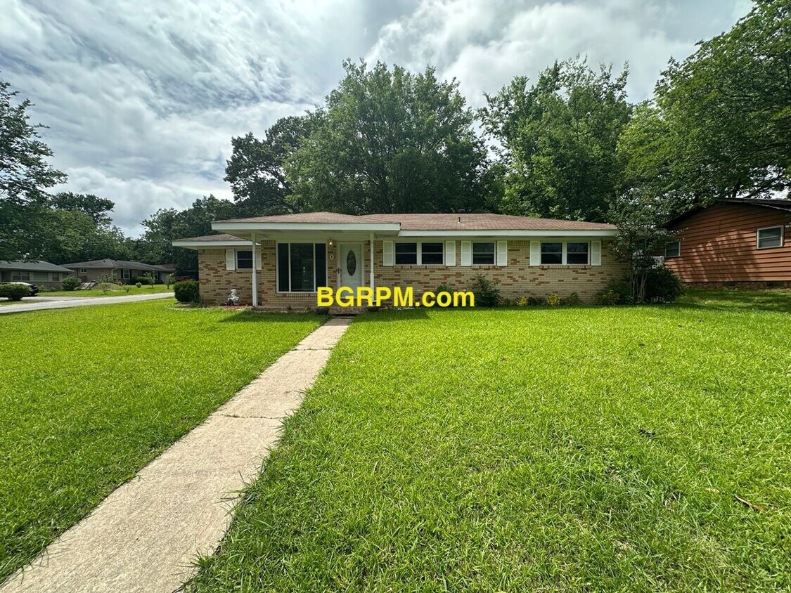 Foto principal - 3 Bd, 1.5 Ba, Home in Jacksonville