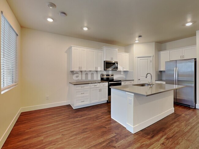 Foto del edificio - 749 S Rocker Ave