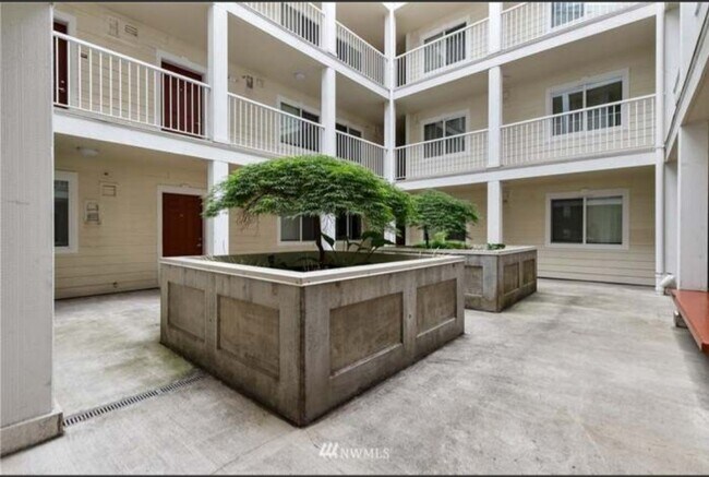 Foto del edificio - 1001 N State St