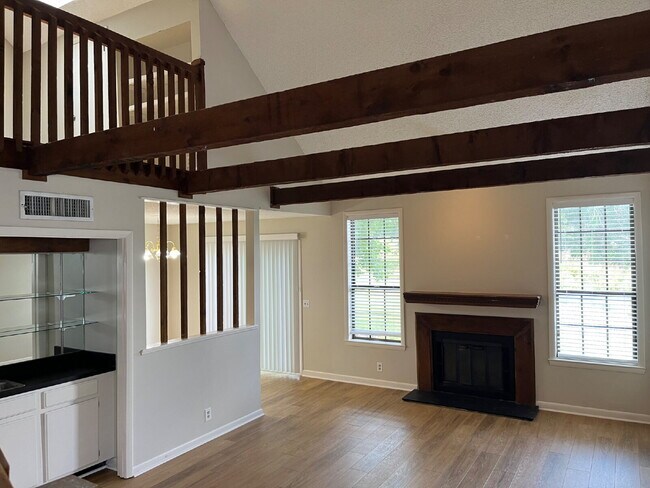 Foto del edificio - 1404 Bell Trace Dr
