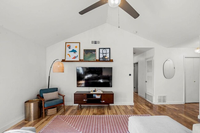 Building Photo - 6803 Castlekeep Way