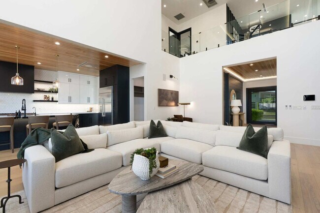 Foto del edificio - 6541 E 2nd St
